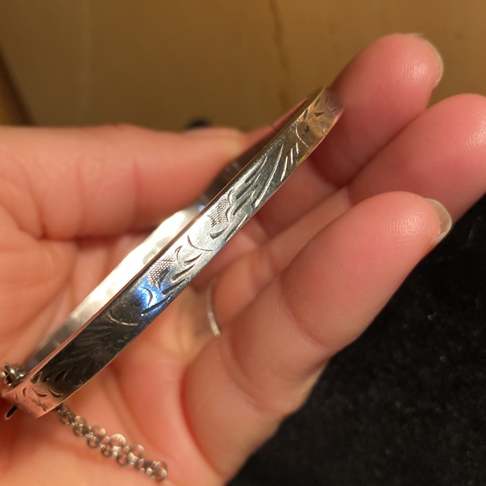 Antique Etched Sterling Silver hinged Bracelet Square Shape - Picture 7 of 9